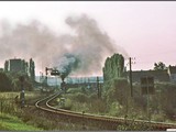 parní_lokomotiva_veze_nákladní_vlak_z_českých_velenicdo_gmündu_v_dolním_rakousku._(2)